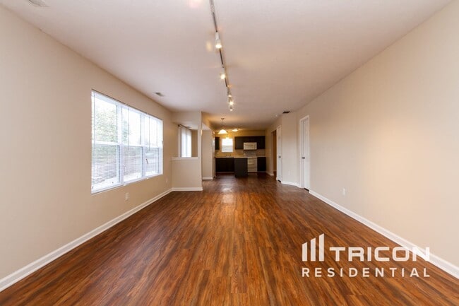 Foto del edificio - 7142 Dewester Dr