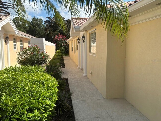 Building Photo - 8004 Camminare Dr