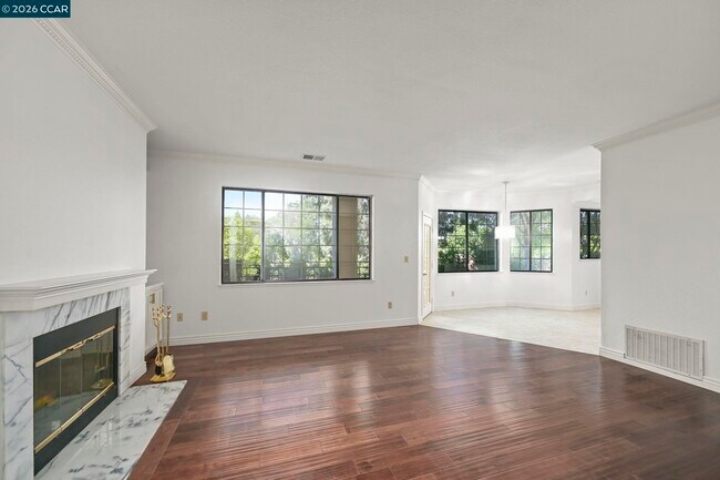 Foto del edificio - 5022 Lakeview Dr