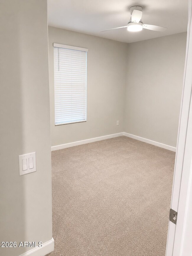 Foto del edificio - 6523 E Bluefield Ave