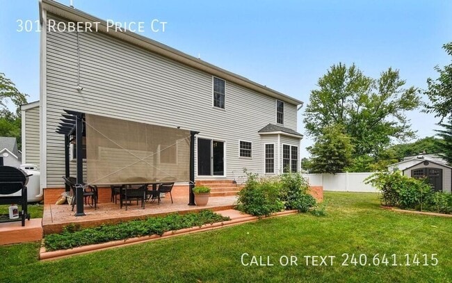 Foto del edificio - 301 Robert Price Ct