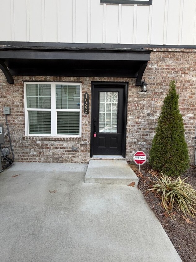 Primary Photo - Stunning 3 Bed | 3.5 Bath Townhome in Atlanta’s Sought-After Upper Westside (30318)