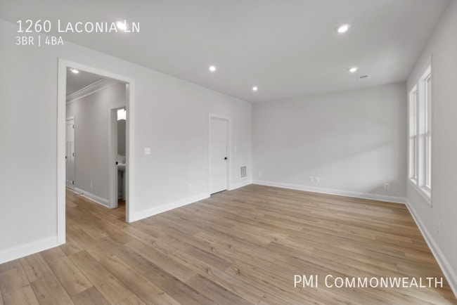 Building Photo - 3 Bed / 2 Full / 2 Half Bath Townhouse (Av...