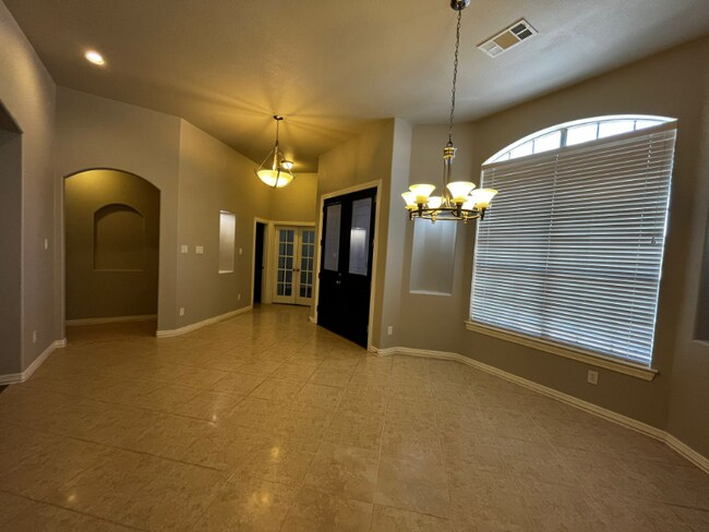 Building Photo - 1011 Drake Dr