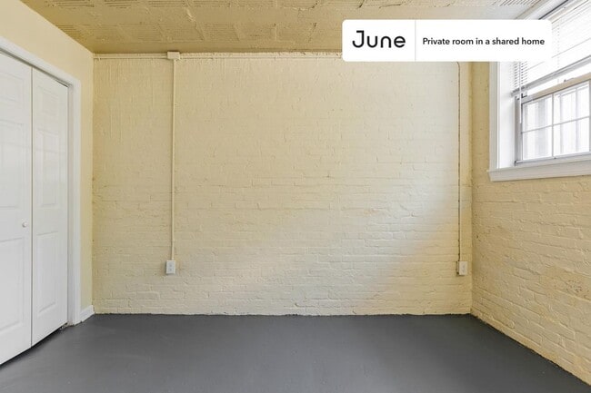 Foto del edificio - Room in Shared 4 bed/2 bath home