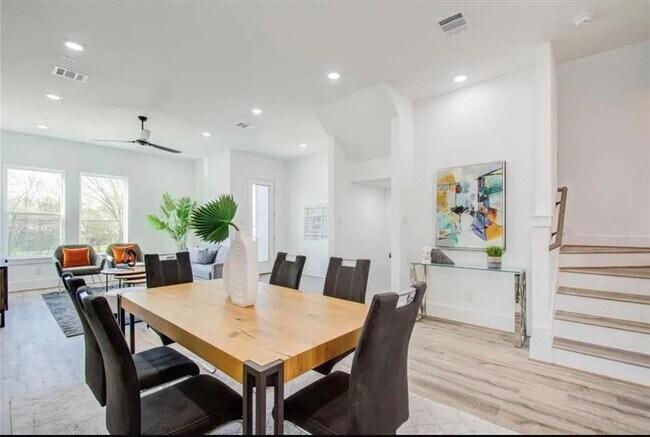 Building Photo - 6730 Peerless St