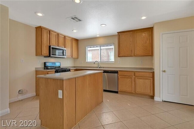 Foto del edificio - Silverado Ranch Single Family!!