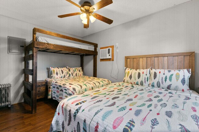 Foto del edificio - 1715 Hideaway Rd