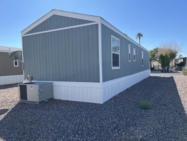 Foto del edificio - 5303 E Twain Ave