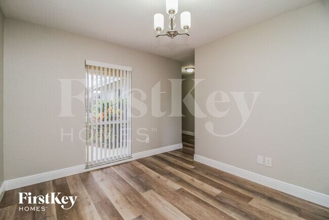 Foto del edificio - 118 Ruby Red Ln