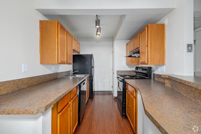 1BR, 1BA - 660SF - Kitchen - Maplewood Apartments