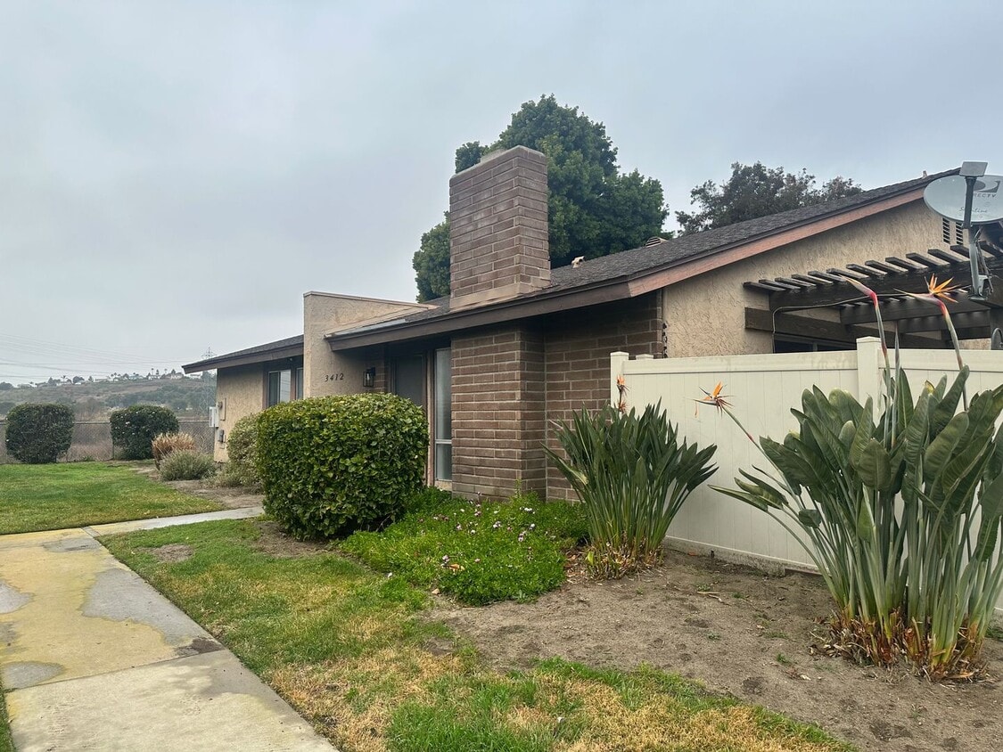 Building Photo - Newly Remodeled 3-Bedroom Condo – End Unit with Greenbelt Views!