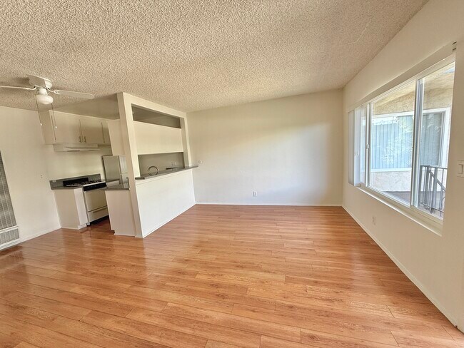 Foto del edificio - 14540 Hartland St