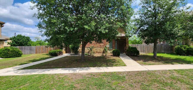 Foto del edificio - Townhome with attached double car garage