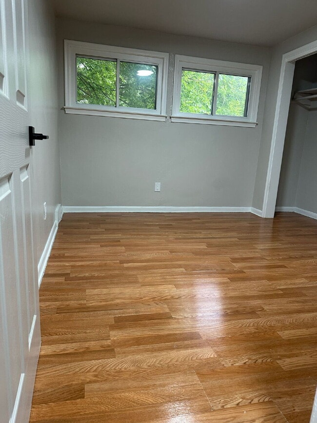 Building Photo - Charming 4-Bedroom Home with 2 Full Baths ...