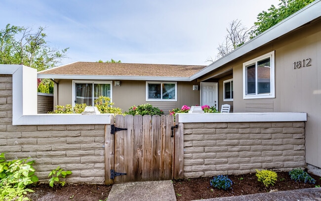 Foto del edificio - 1812 Brittany St