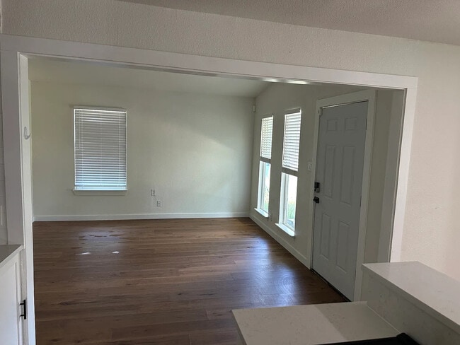 Building Photo - Room in House on Rockridge Dr