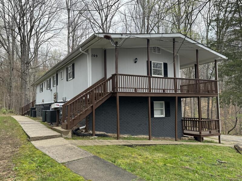 Primary Photo - 115 E Holston Ln