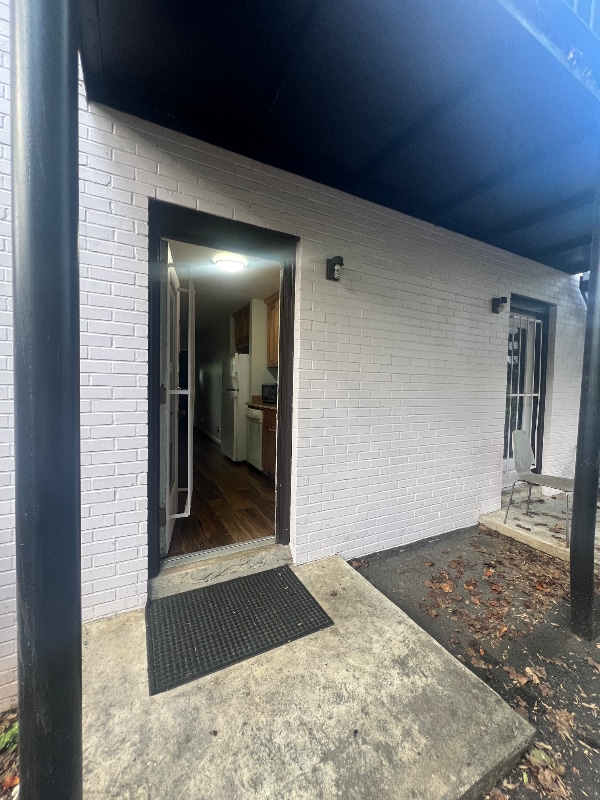 Building Photo - 860 Monroe Dr NE