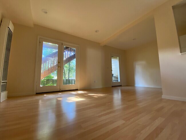 Building Photo - 153 Delmar St