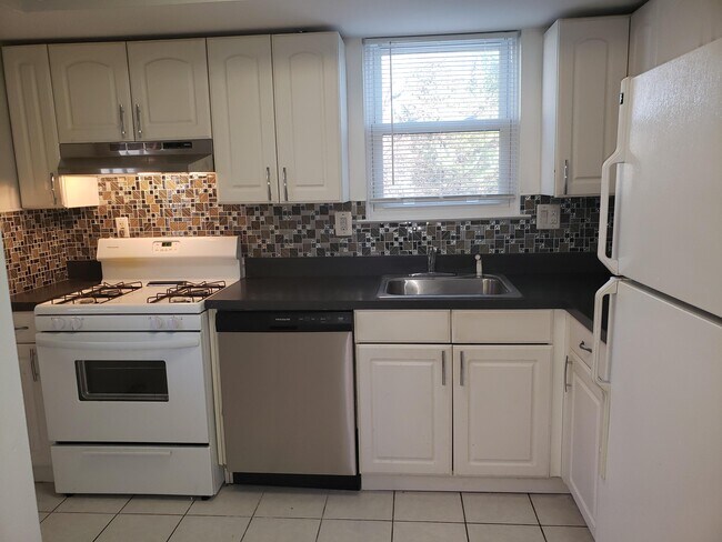 Building Photo - 4503 Winding Brook Dr