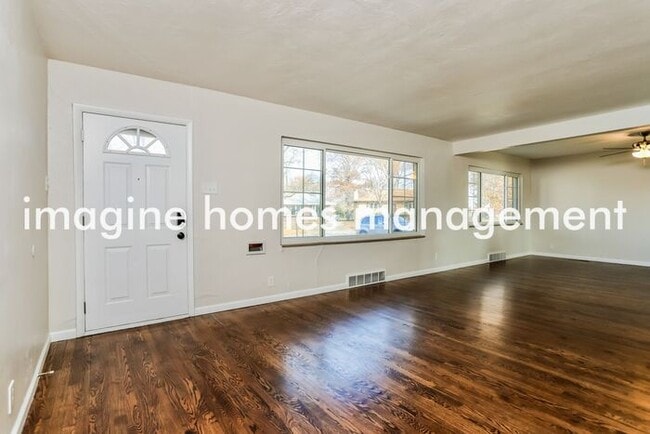 Building Photo - Beautiful 3 Bedroom and 1 Bath Brick Ranch...