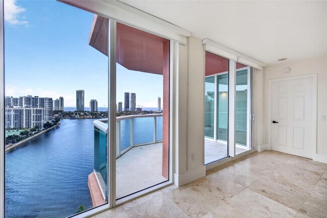 Foto del edificio - 3370 Hidden Bay Dr