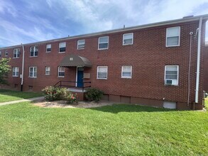 Building Photo - 20 Clermont St