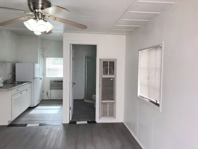 Building Photo - Manzano