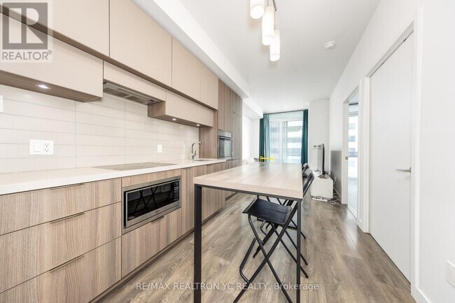 Photo du bâtiment - 1704-1708 EGLINTON Ave