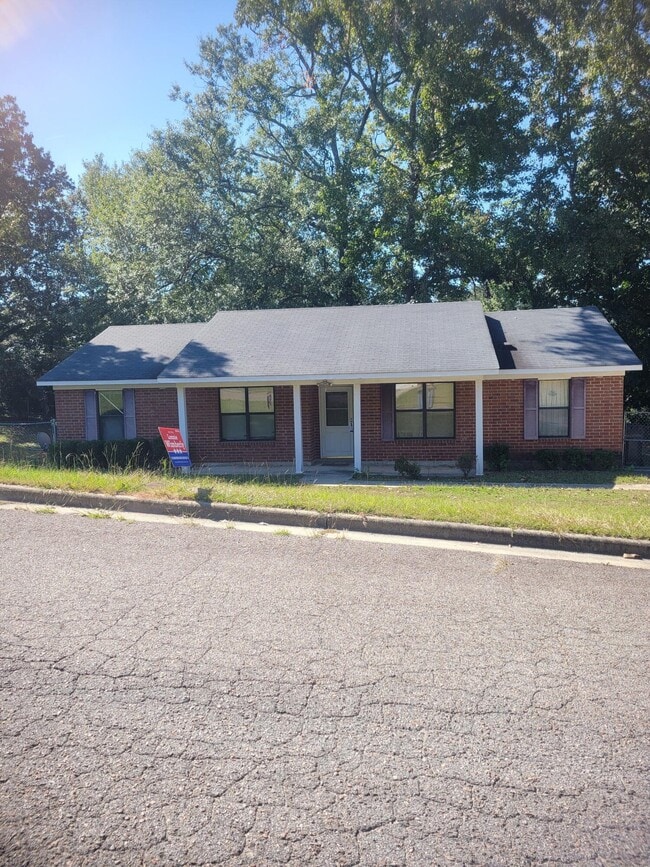 Building Photo - 3319 Saddle Brook Dr Building Photo - 3319 Saddle Brook Dr