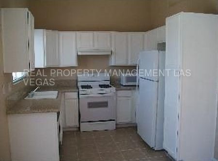 Foto del edificio - 9355 Washed Pebble Ave