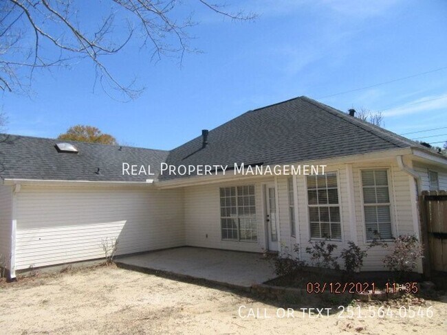 Foto del edificio - 3 Bedroom 2 Bath West Mobile