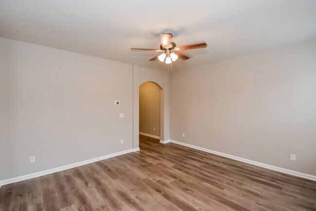 Foto del edificio - 7083 Creeksong Dr