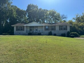Building Photo - 9019 Meadowlawn Dr