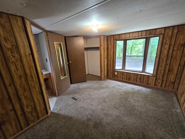 Building Photo - 2136 Cliffwood Rd