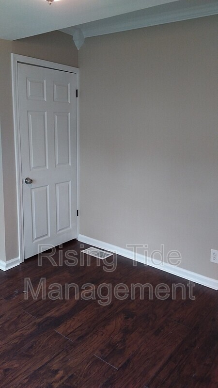 Foto del edificio - 656 Calahan Rd