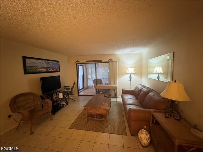 Foto del edificio - 6116 Whiskey Creek Dr