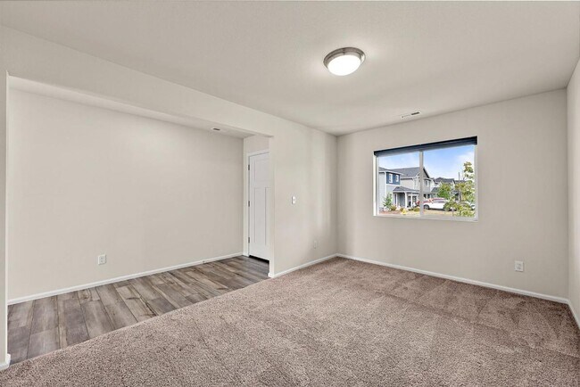 Building Photo - Modern 2023-Built Home with Huge Loft & En...