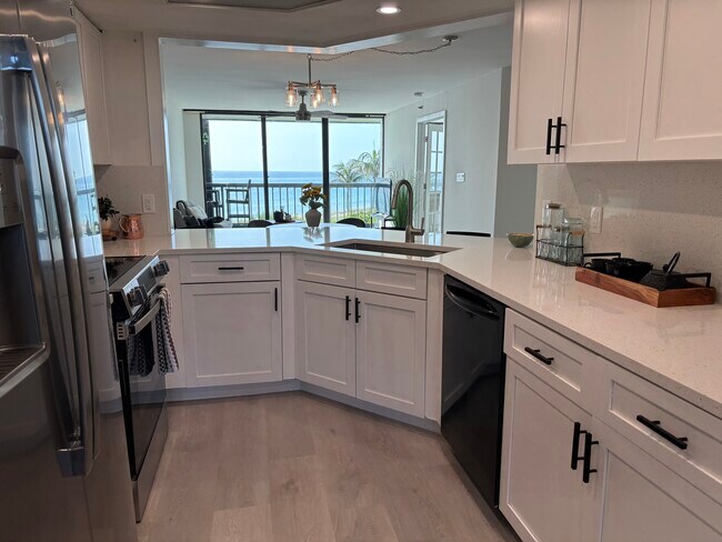 Building Photo - 8880 S Ocean Dr