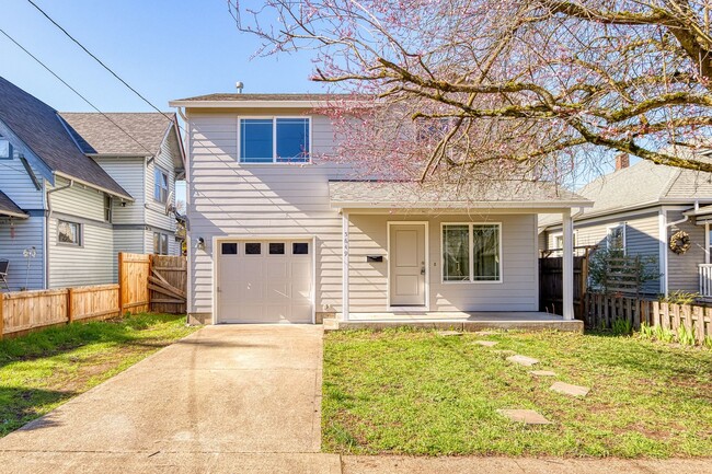 Building Photo - Fully Remodeled 3 Bedroom Home in Mt Scott...