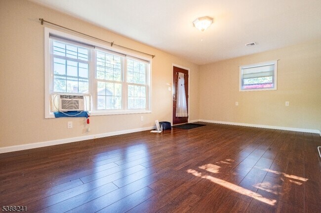 Foto del edificio - 354 Maxim Dr