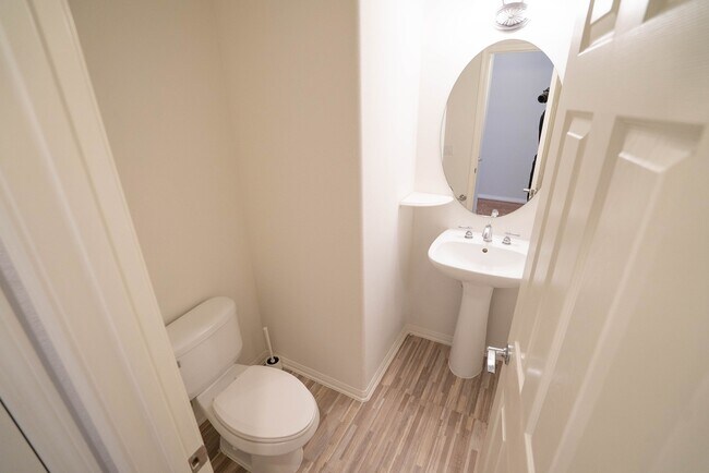 Building Photo - Andorra at Creekside 3 Bedroom Home for Rent in Valencia!