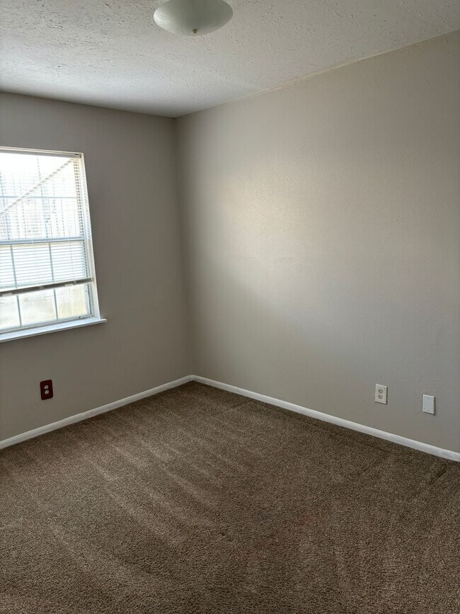 Foto del edificio - 2701 E 8th Ct