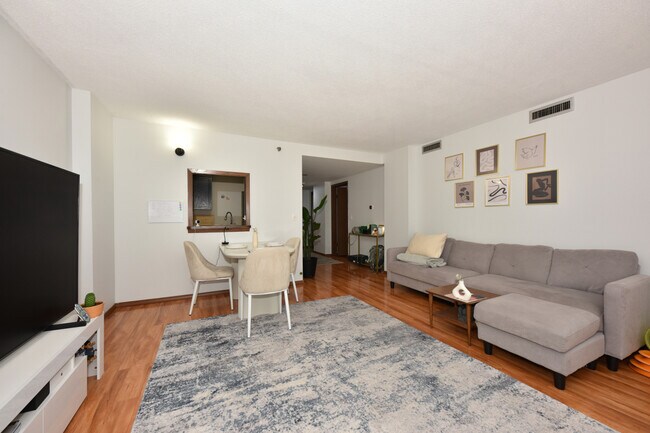 Foto del edificio - 1633 N Prospect Ave