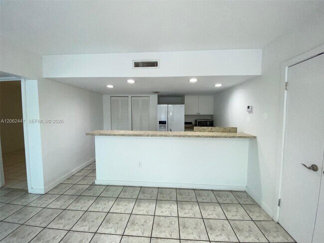 Foto del edificio - 6414 Miami Lakes Dr