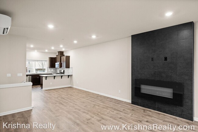 Building Photo - 2 br, 2.5 bath House - 446 NE Patricia Ann...