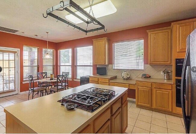 Foto del edificio - 13739 Lakewood Meadow Dr