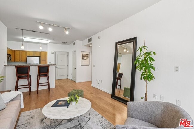 Foto del edificio - 100 S Alameda St