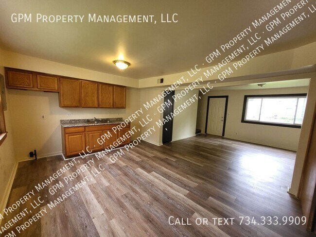 Building Photo - 2253 Delton Ct